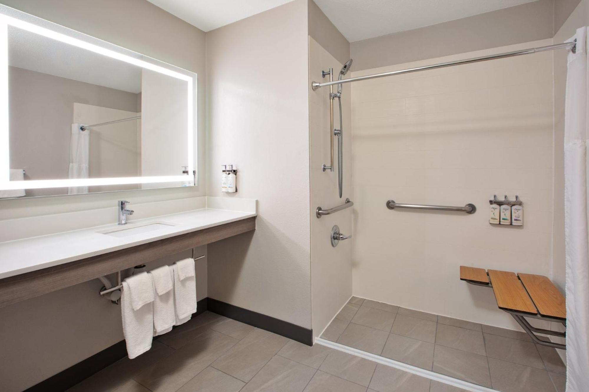 Holiday Inn Express Fremont By Ihg Εξωτερικό φωτογραφία