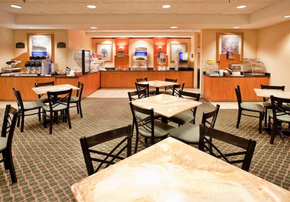 Holiday Inn Express Fremont By Ihg Εξωτερικό φωτογραφία